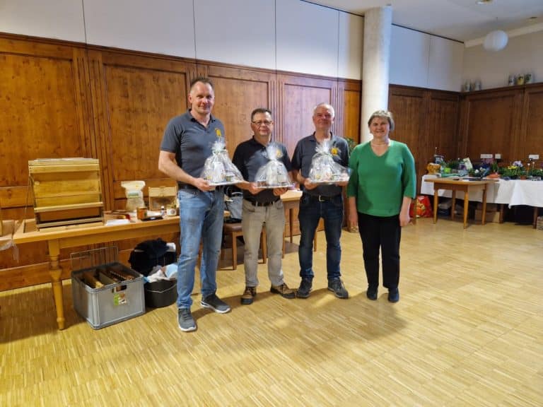 Imkerverein Zeholfing besucht Gartenbauverein Thürnthenning